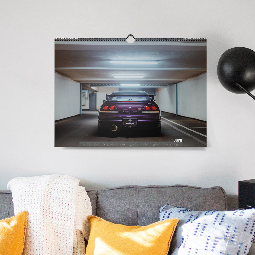 ChromeCars® Wandkalender - Nissan Skyline R33 GT-R V-spec MNPI - 2025 (DIN A2)