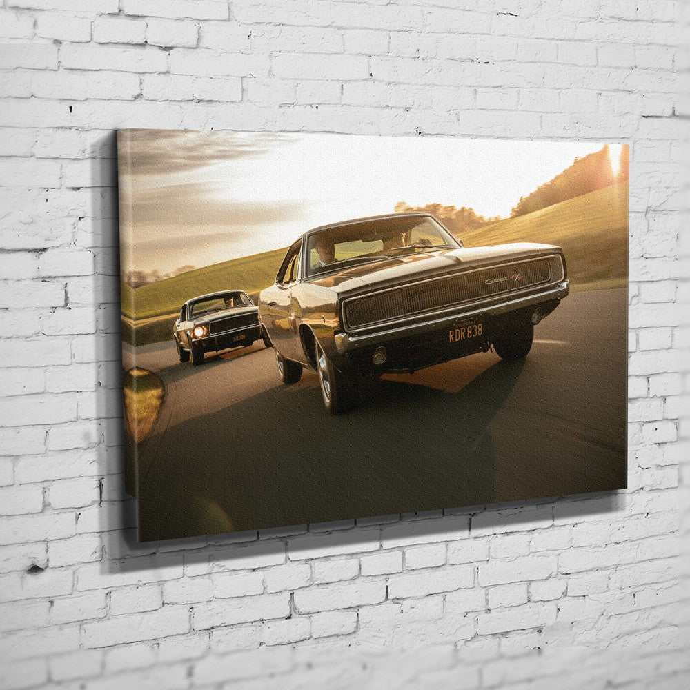 Bullitt Charger – Sunset Front Chase auf Leinwand an weißer Ziegelwand