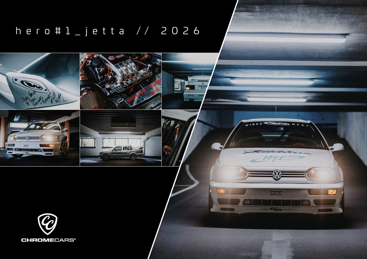 Jesse’s Jetta Kalender 2027 – Deckblatt: Eine Bildkomposition vereint folgende Ansichten: Die Innenraumansicht von Jesses Jetta zeigt Sparco-Sitz, Gurte und Seitenscheibenbeschriftung in einer engen, authentischen…