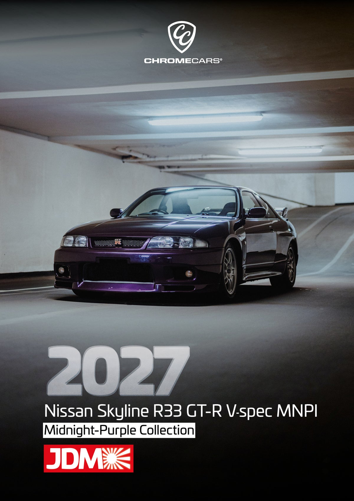 Midnight Purple I Kalender 2027 – Deckblatt: Der Nissan Skyline R33 steht weit hinten in einer schmalen Parkhausspur; das Hochformat betont Decke, Tiefe und die einzelne Lichtinsel um das Auto