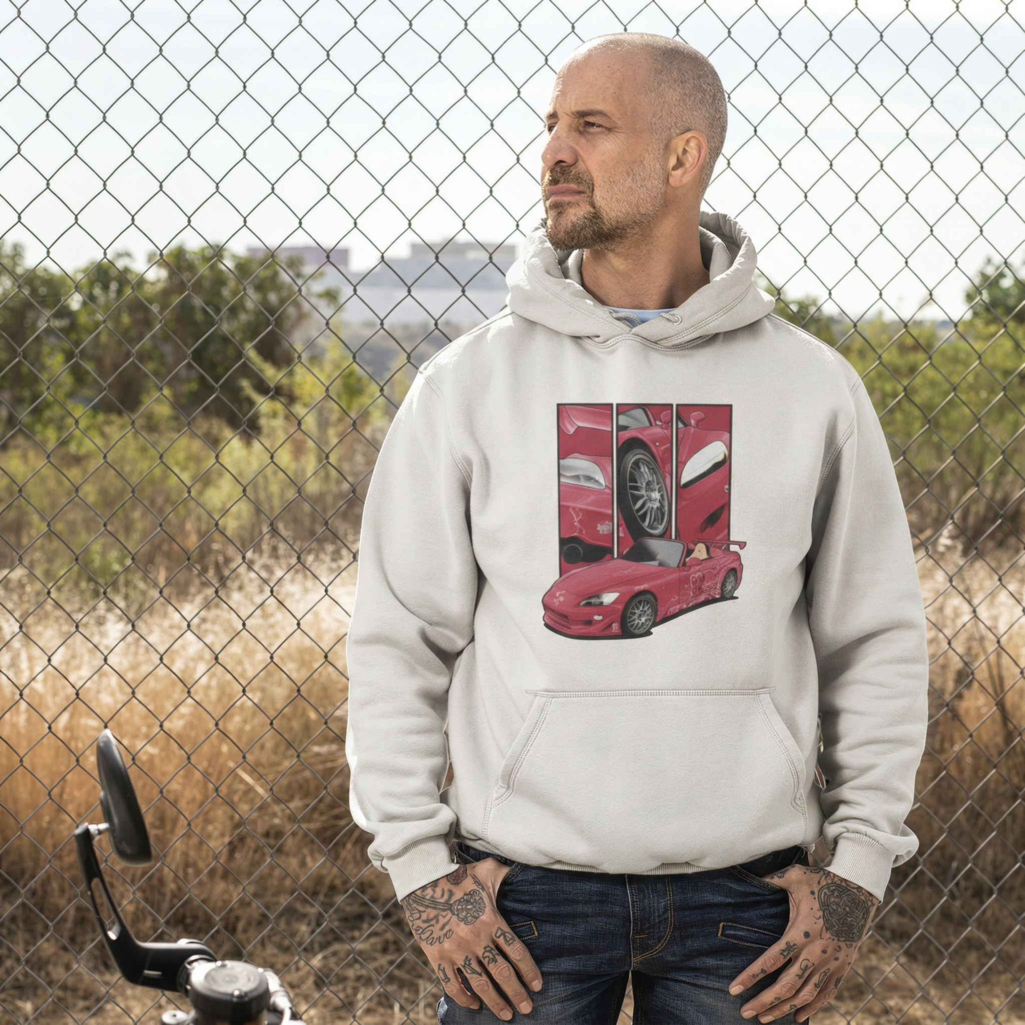 Suki’s Honda S2000 – Detail Triptych auf hellgrau Hoodie – Herrenmodell