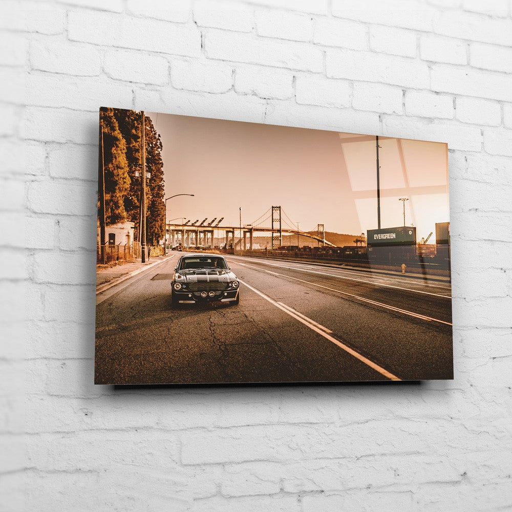 Eleanor – Long Beach Drive auf Acrylglas an weißer Ziegelwand