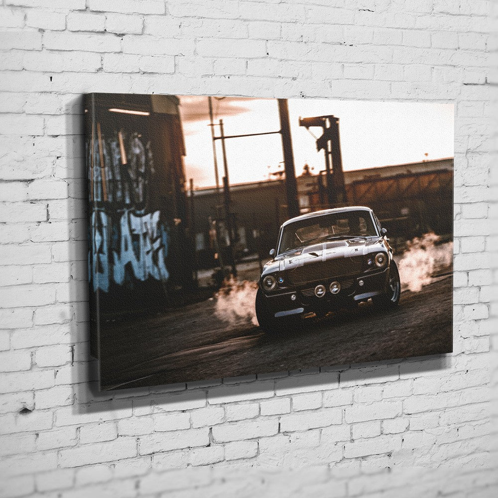 Eleanor – Otto’s Garage auf Leinwand an weißer Ziegelwand
