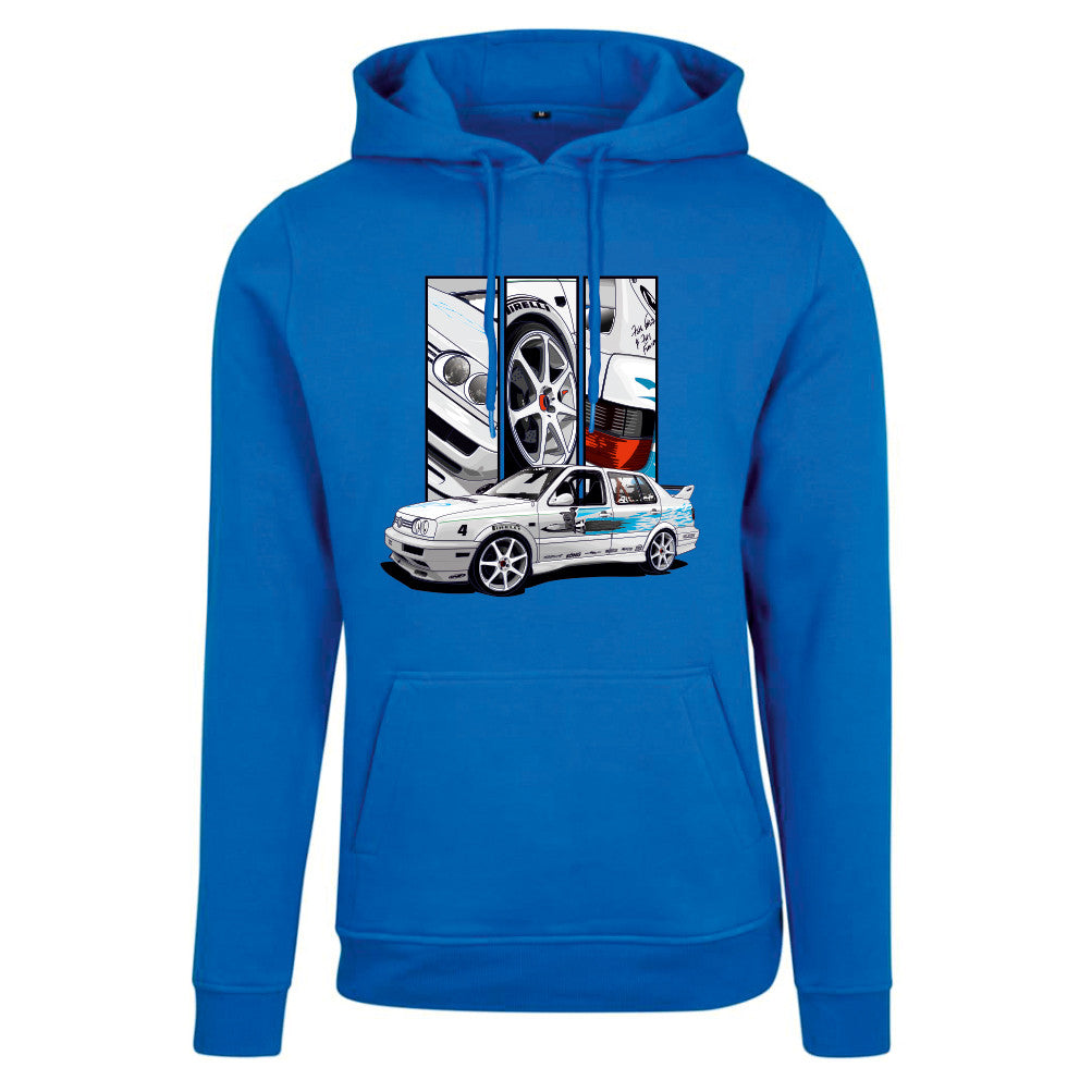 Jesse’s VW Jetta – Detail Triptych auf blauem Hoodie – Vorderansicht