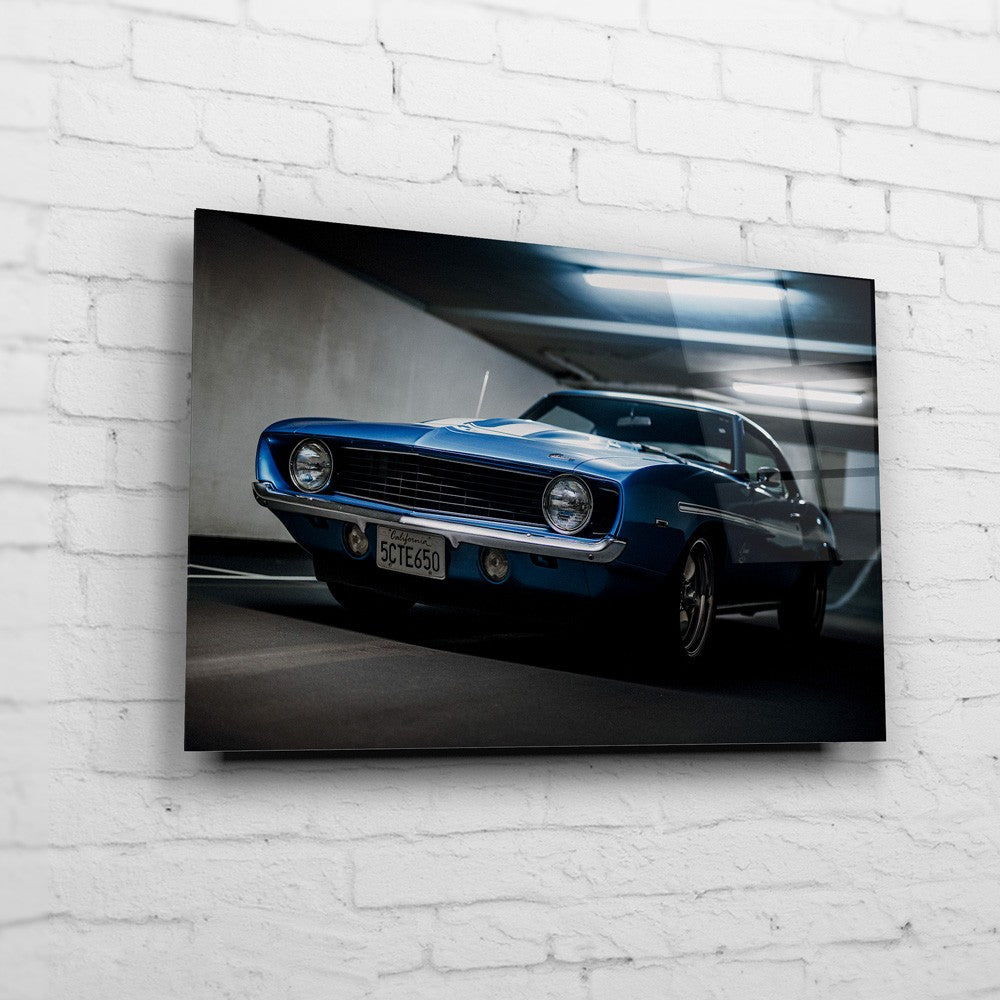 Yenko Camaro – Garage Front auf Acrylglas an weißer Ziegelwand