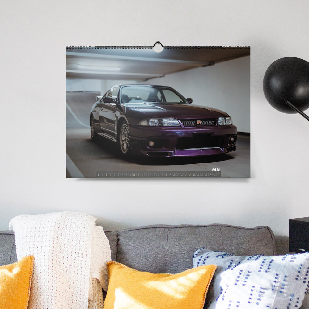 ChromeCars® Wandkalender - Nissan Skyline R33 GT-R V-spec MNPI - 2025 (DIN A2)