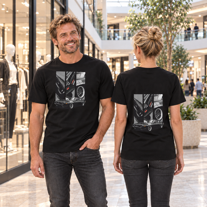Mann von vorn und Frau von hinten in schwarzen T-Shirts mit GTX-Motiven, in einer Einkaufspassage mit Schaufenstern.
