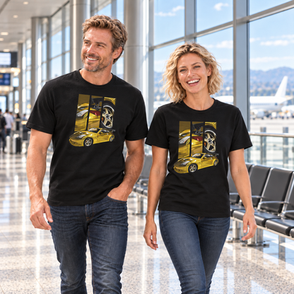 Mann und Frau in schwarzen T-Shirts mit Z350-Motiven vorn, in einem hellen Flughafen-Terminal mit Glasfront und Sitzreihen.