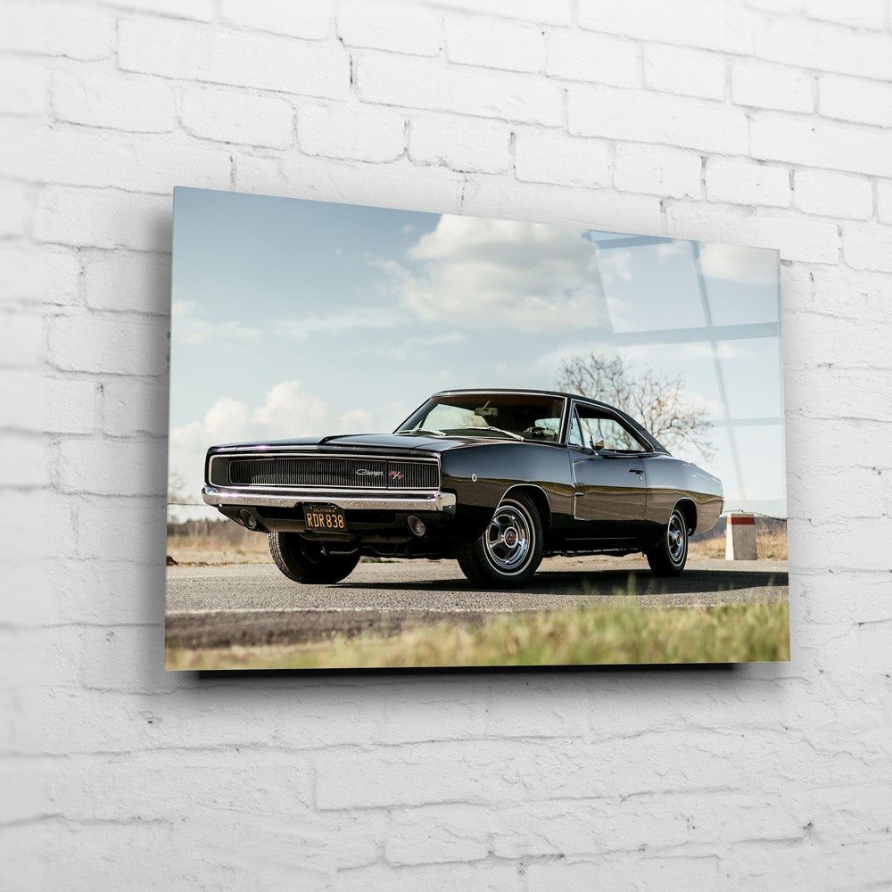 Bullitt Charger – Desert Roadside auf Acrylglas an weißer Ziegelwand