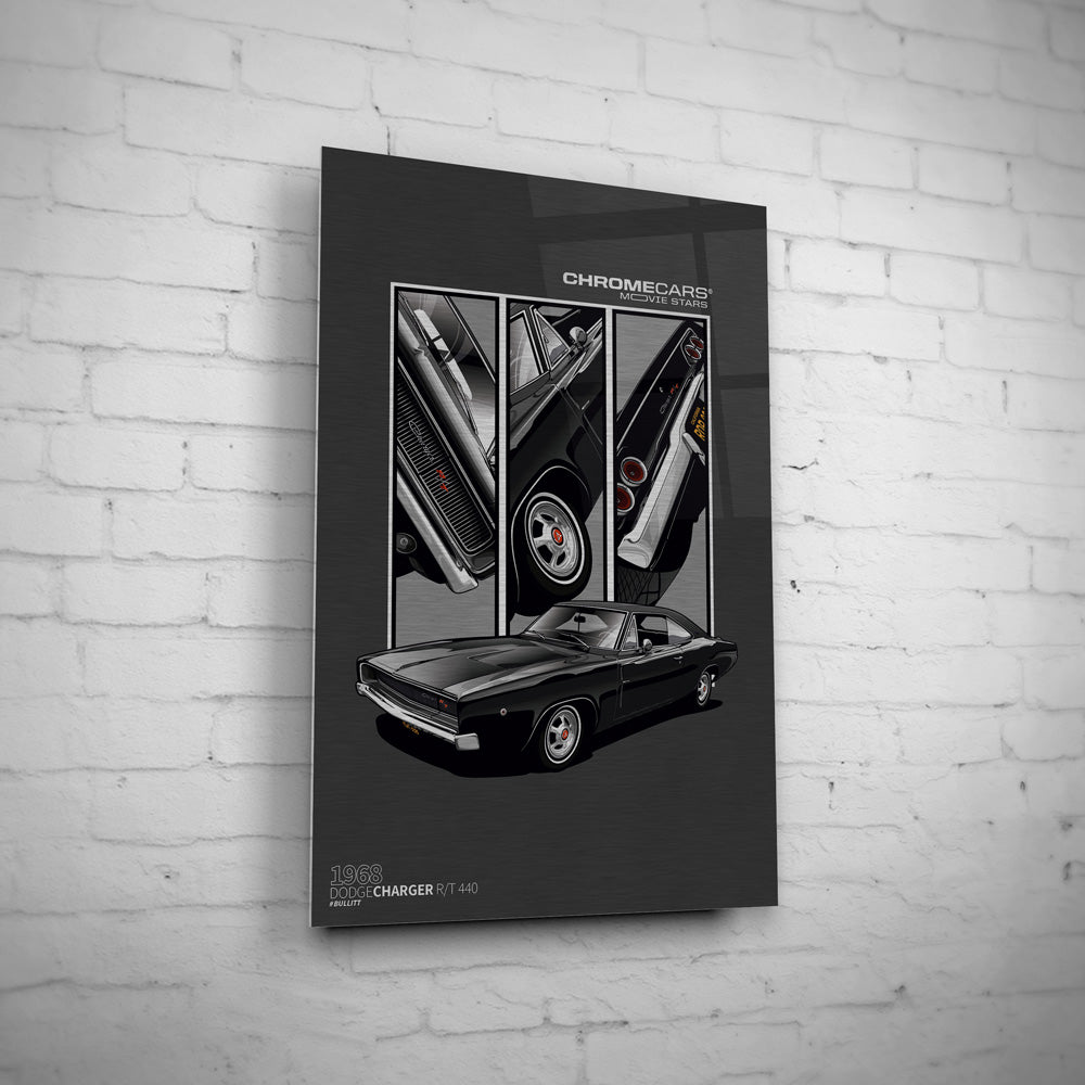 Bullitt Charger – Detail Triptych auf gebürstetem Aluminium an weißer Ziegelwand