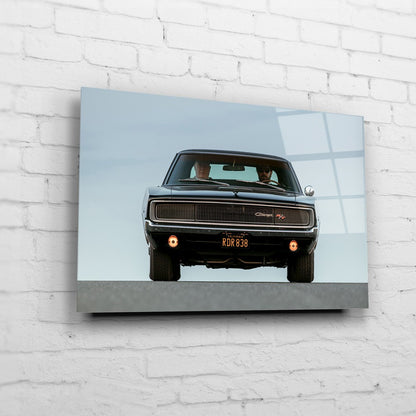 Bullitt Charger – Rear Portrait auf Acrylglas an weißer Ziegelwand