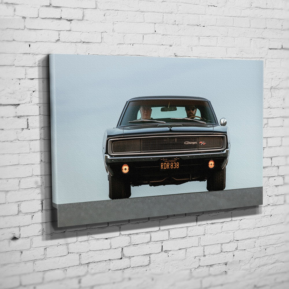 Bullitt Charger – Rear Portrait auf Leinwand an weißer Ziegelwand