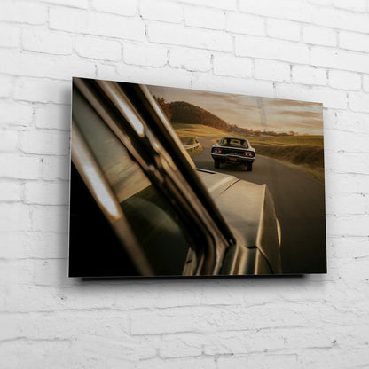 Bullitt Charger – Rearview Pursuit auf gebürstetem Aluminium an weißer Ziegelwand