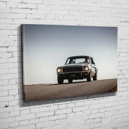 Bullitt Mustang – Hillcrest Front auf Leinwand an weißer Ziegelwand