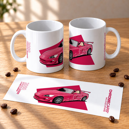 Zwei weiße Tassen mit pinkfarbenem Honda-S2000-Motiv; davor liegt ein Blatt mit der vollständigen Gestaltung.