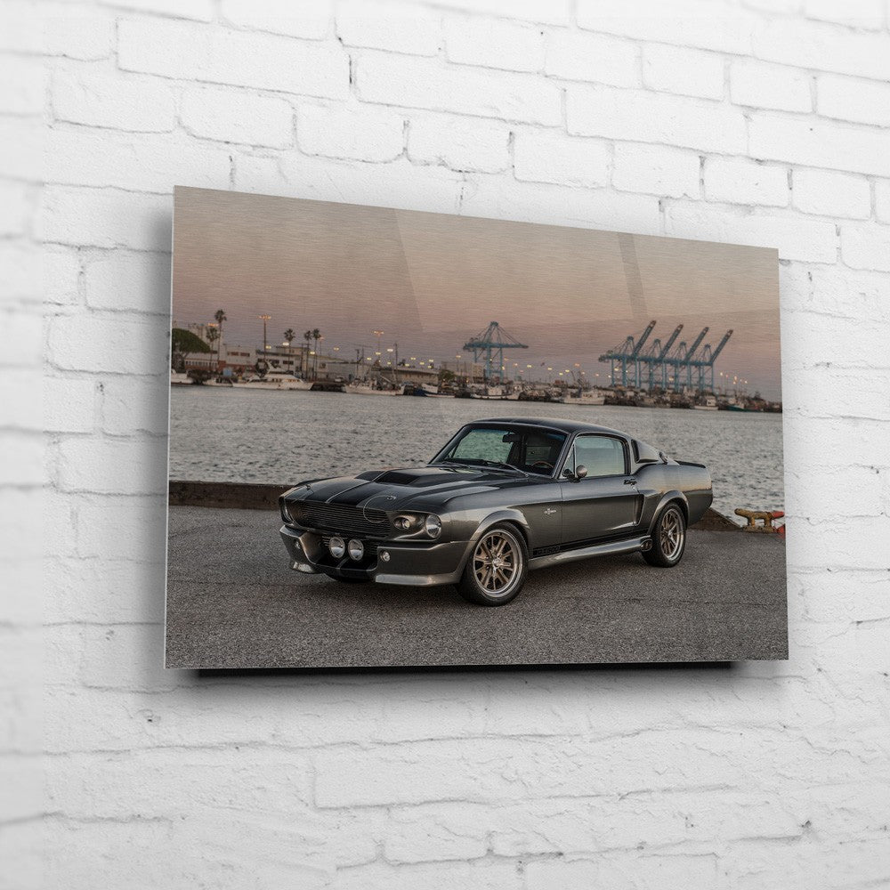 Eleanor – Harbor Portrait auf gebürstetem Aluminium an weißer Ziegelwand