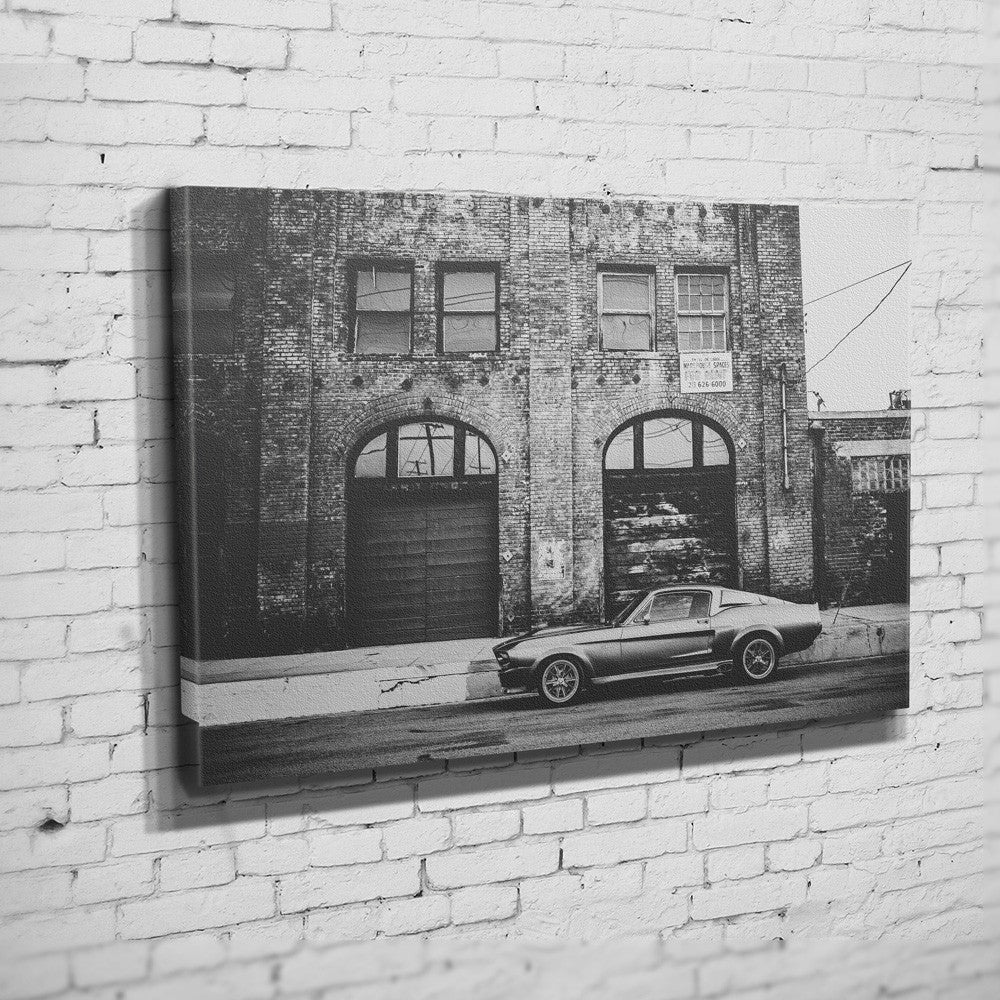 Eleanor – LA Monochrome auf Leinwand an weißer Ziegelwand