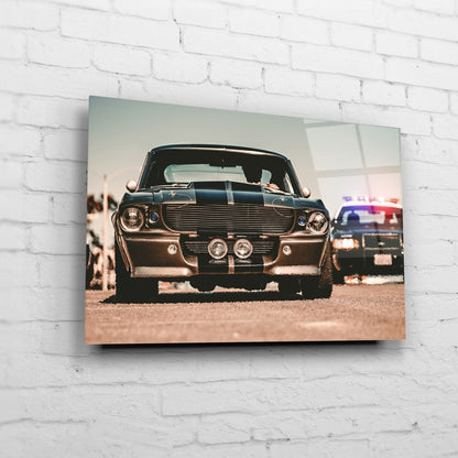 Eleanor – LAPD Pursuit auf Acrylglas an weißer Ziegelwand