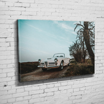 Giulietta Spider – Country Road auf Leinwand an weißer Ziegelwand