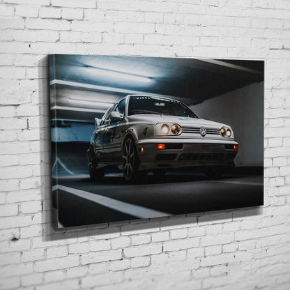Jesse’s VW Jetta – Garage Front Low auf Leinwand an weißer Ziegelwand