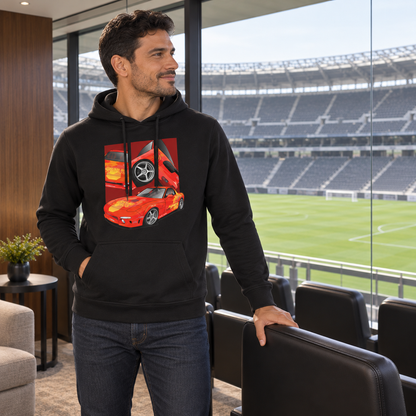 Mann im schwarzen Hoodie steht neben einem Sessel in einer Lounge mit Stadionblick. Auf der Vorderseite ist das orangegelbe Coupé unter drei Detailfeldern sichtbar.