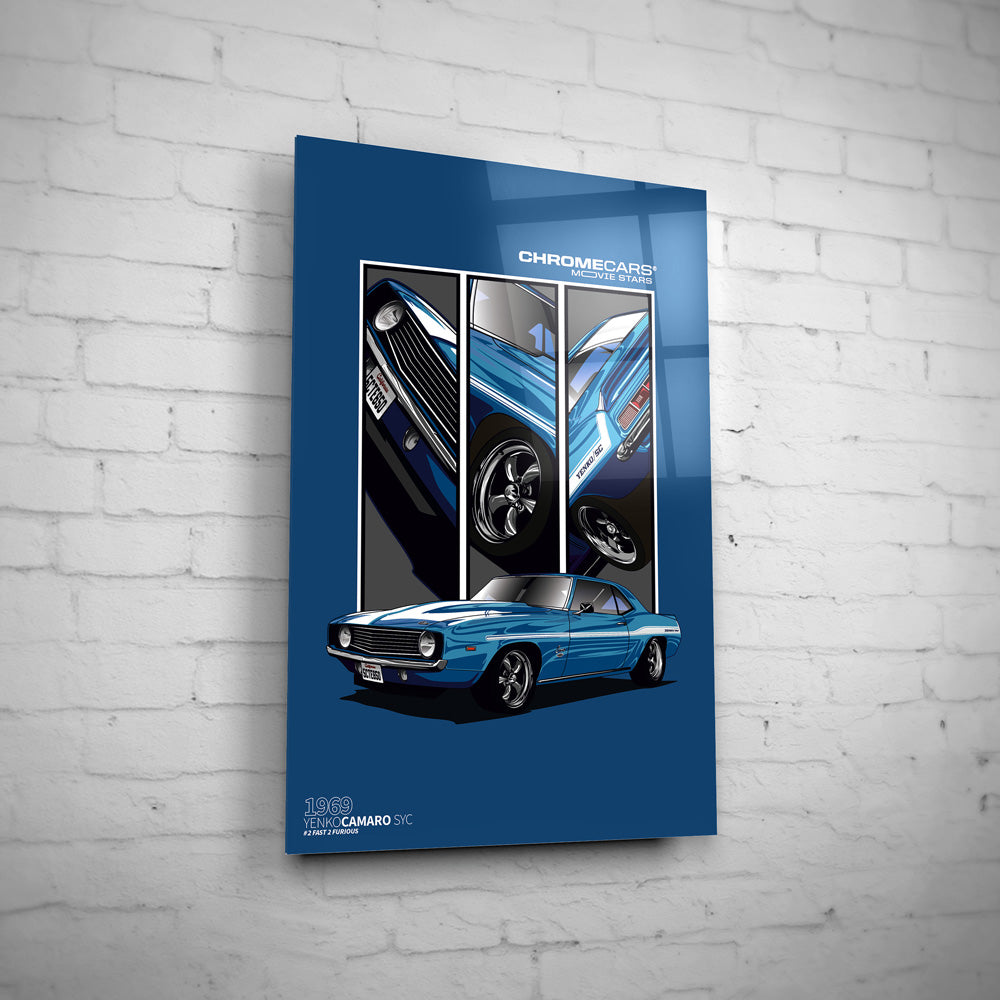 Yenko Camaro – Detail Triptych auf Acrylglas an weißer Ziegelwand