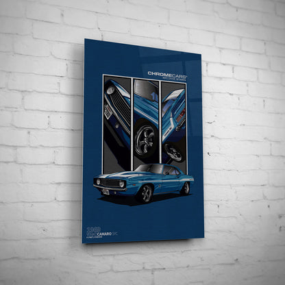 Yenko Camaro – Detail Triptych auf gebürstetem Aluminium an weißer Ziegelwand