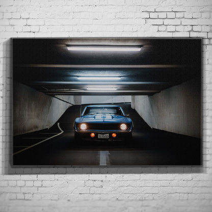 Yenko Camaro – Tunnel Rear auf Leinwand an weißer Ziegelwand